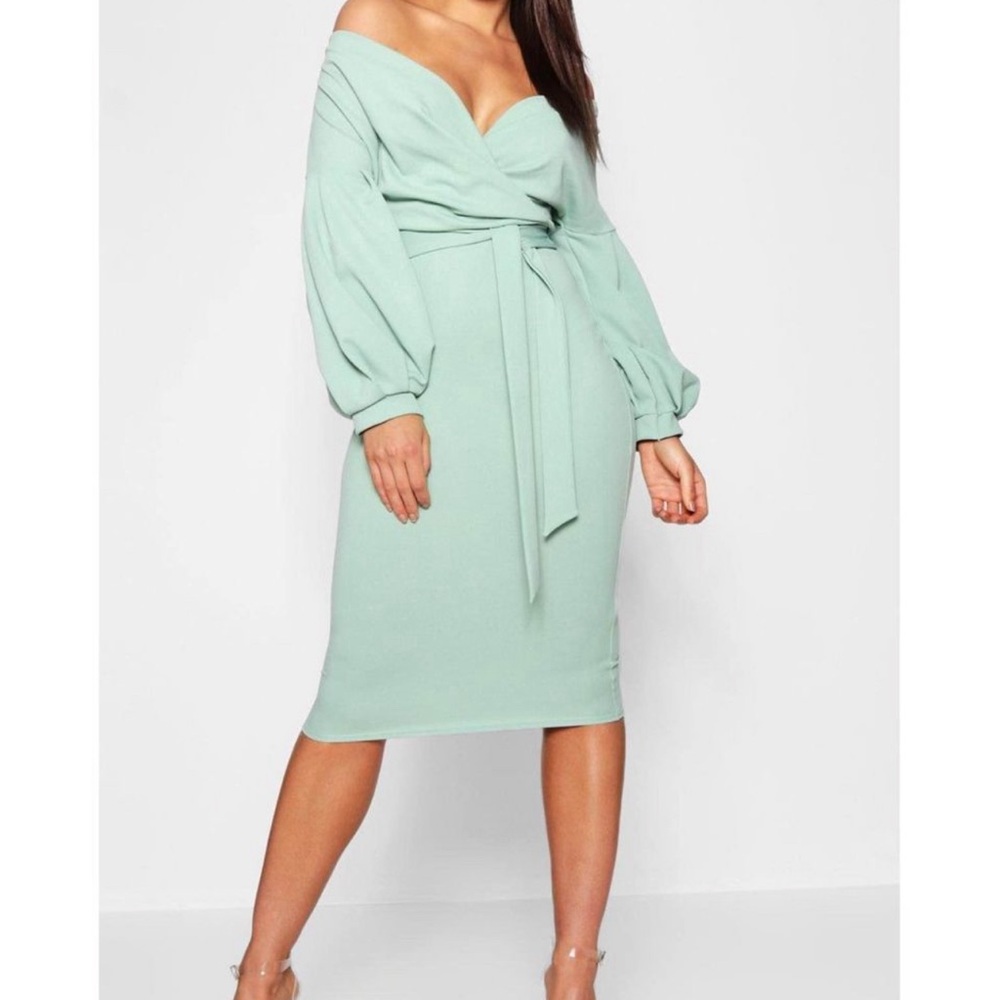 Boohoo mint green midi dress-small hole on seam-worn 1x- smoke free pet free